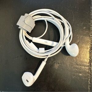 New (not in box) Apple headphones